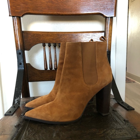 Saks Fifth Avenue Amy Suede Bootie👢 - Picture 2 of 5